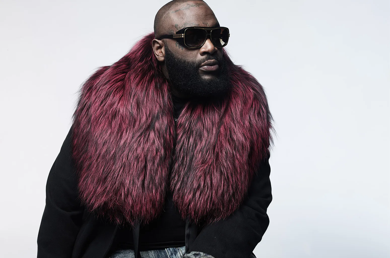 Rick Ross Seen Flying Commercial, And Fans Immediately Bring Up Drake Lyrics